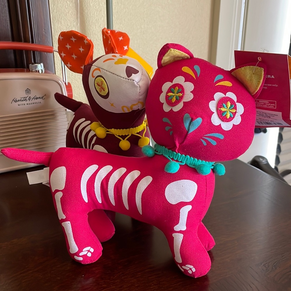 2023 TARGET DIA DE MUERTOS DECORATIVE SOFT LUIS PINTO DAY OF THE DEAD DOG & CAT